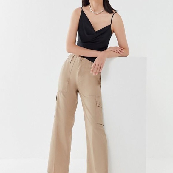 SOLD ✅ Urban Renewal Cropped Surplus Pant - Picture 2 of 4